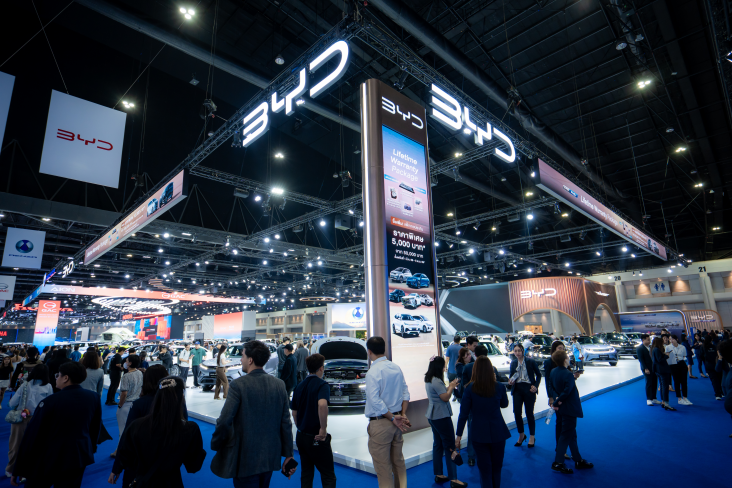 曼谷车展中的比亚迪展台 配图2